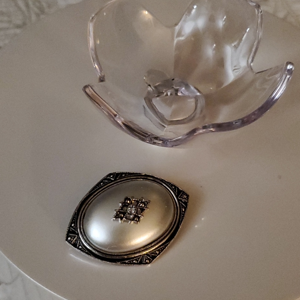 Vintage Chesterfield Collection Avon pin/pendant Duo